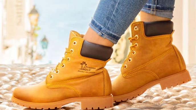 Boots mit Schnürung