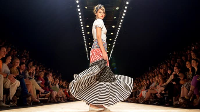 lena-hoschek-fashionshow-sommer-2012-480x270-1255073.jpg