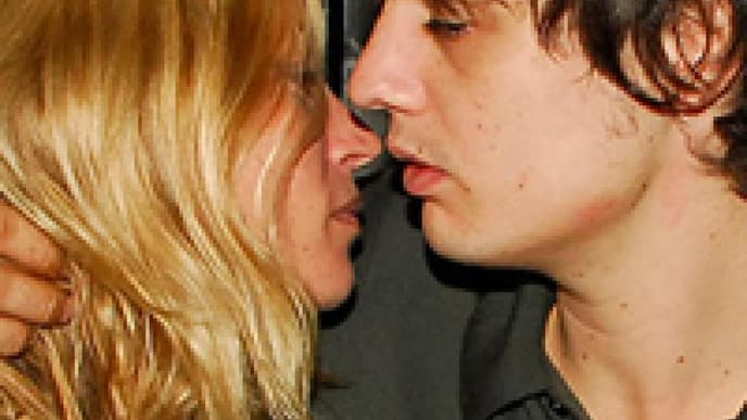 models-meet-rock-wenn-musiker-models-daten-200x300-126211.jpg