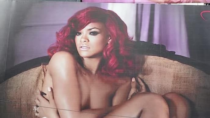 rihanna-nackt-auf-dem-times-square-480x270-1613078.jpg