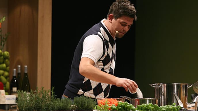 tim-maelzer-kocht-ein-spanisches-omelett-bild-getty-images-520x300-18613.jpg
