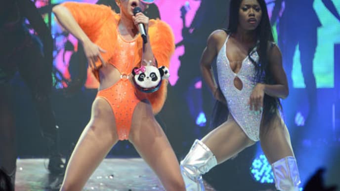 miley-cyrus-auf-der-buehne-in-mexiko-480-1988095.jpg