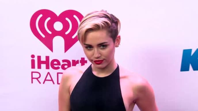 datet-miley-cyrus-einen-oscar-anwaerter-480x270-1921718.jpg