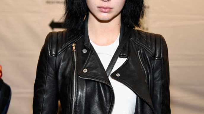 kendall-jenner-mobbing-nyfw-1987195.jpg