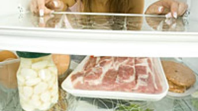mal-sehen-was-der-kuehlschrank-so-alles-hergibt-bild-fotolia-200x300-18615.jpg