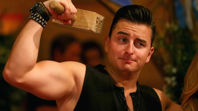 andreas-gabalier-muskeln-480x360-1929459.jpg