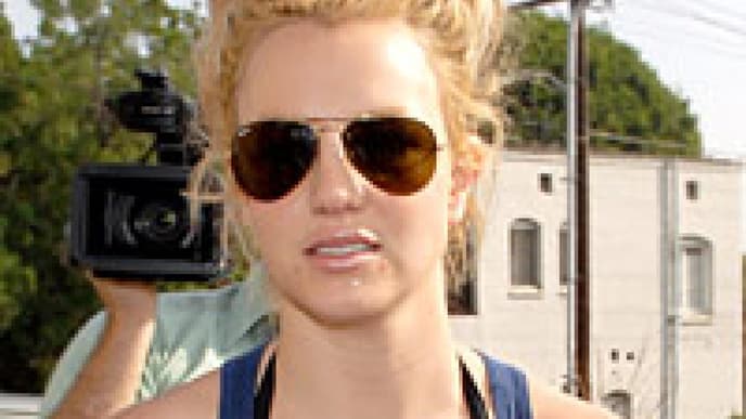 britney-spears-adoption-in-china-200x300-16310.jpg