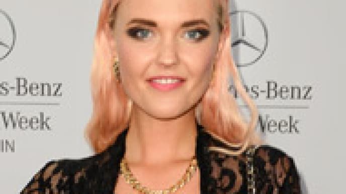 Bonnie Strange macht jetzt "taff"
