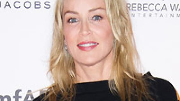 Sharon Stone oben ohne