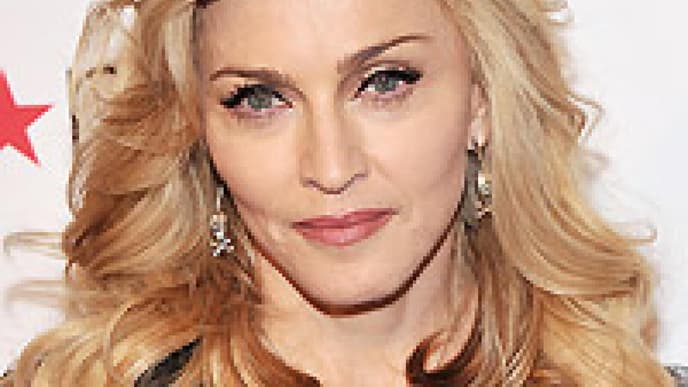 Anziehen/Ausziehen: Madonna faltenfrei