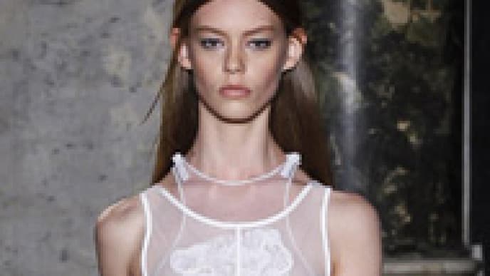 Wie alt ist dieses Model?