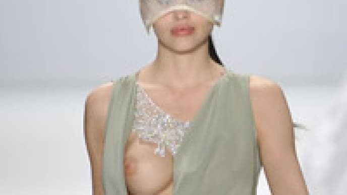 Nippelblitzer auf der Fashion Week