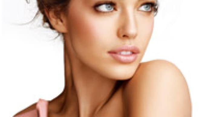 Make-up: Rouge auftragen