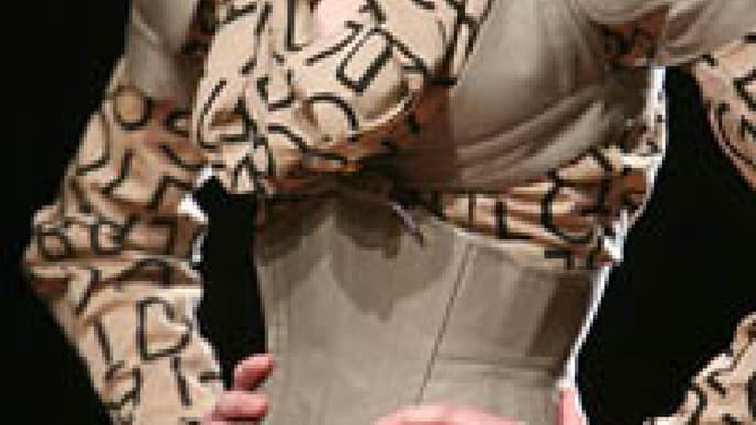 fest-eingeschnuert-bei-vivienne-westwood-bild-bst-photos-200x300-724.jpg
