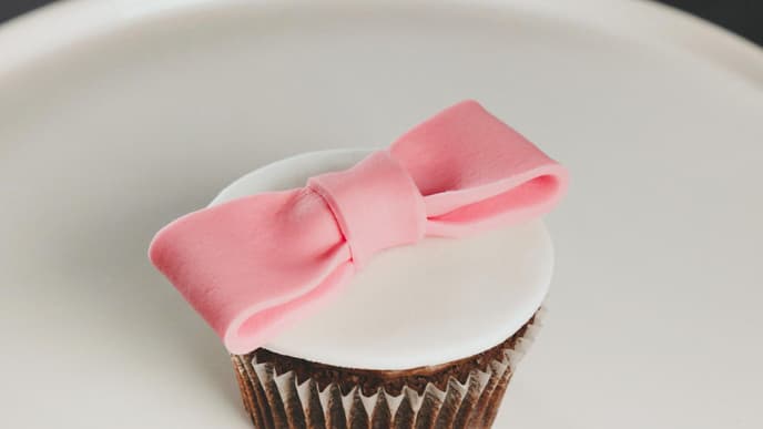 cupcake-mit-fondant-schleife_2000x1500