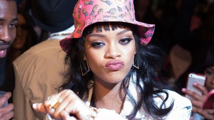 rihanna-bucket-hat