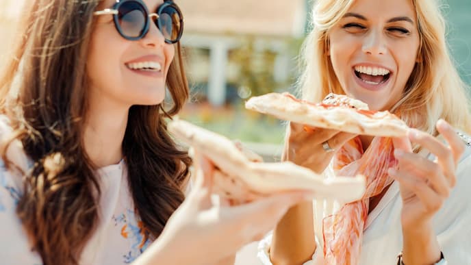 frauen-essen-pizza