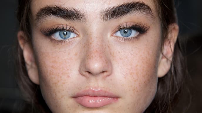 volle-wimpern-in-fünf-schritten