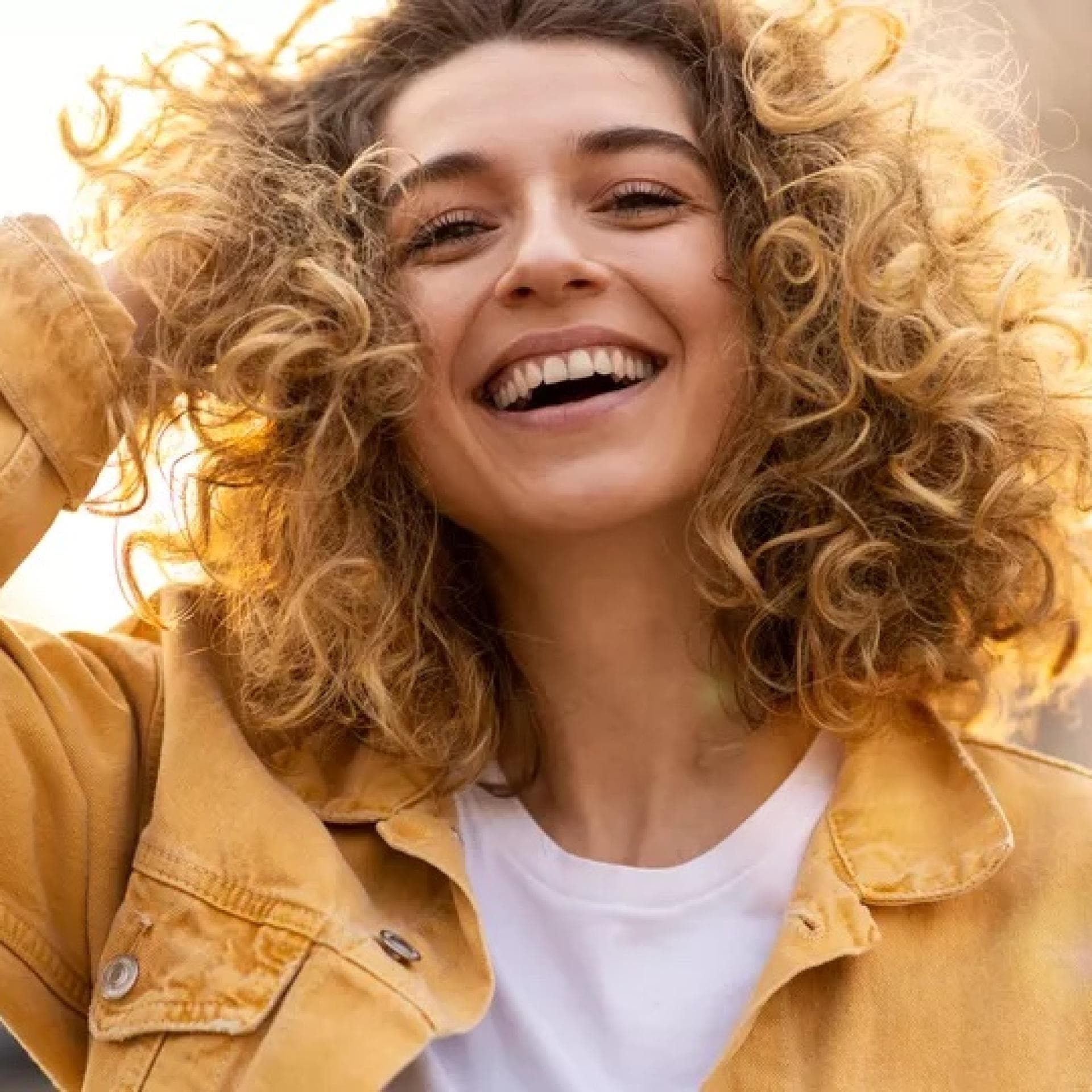 Frau mit Locken Frau mit Locken