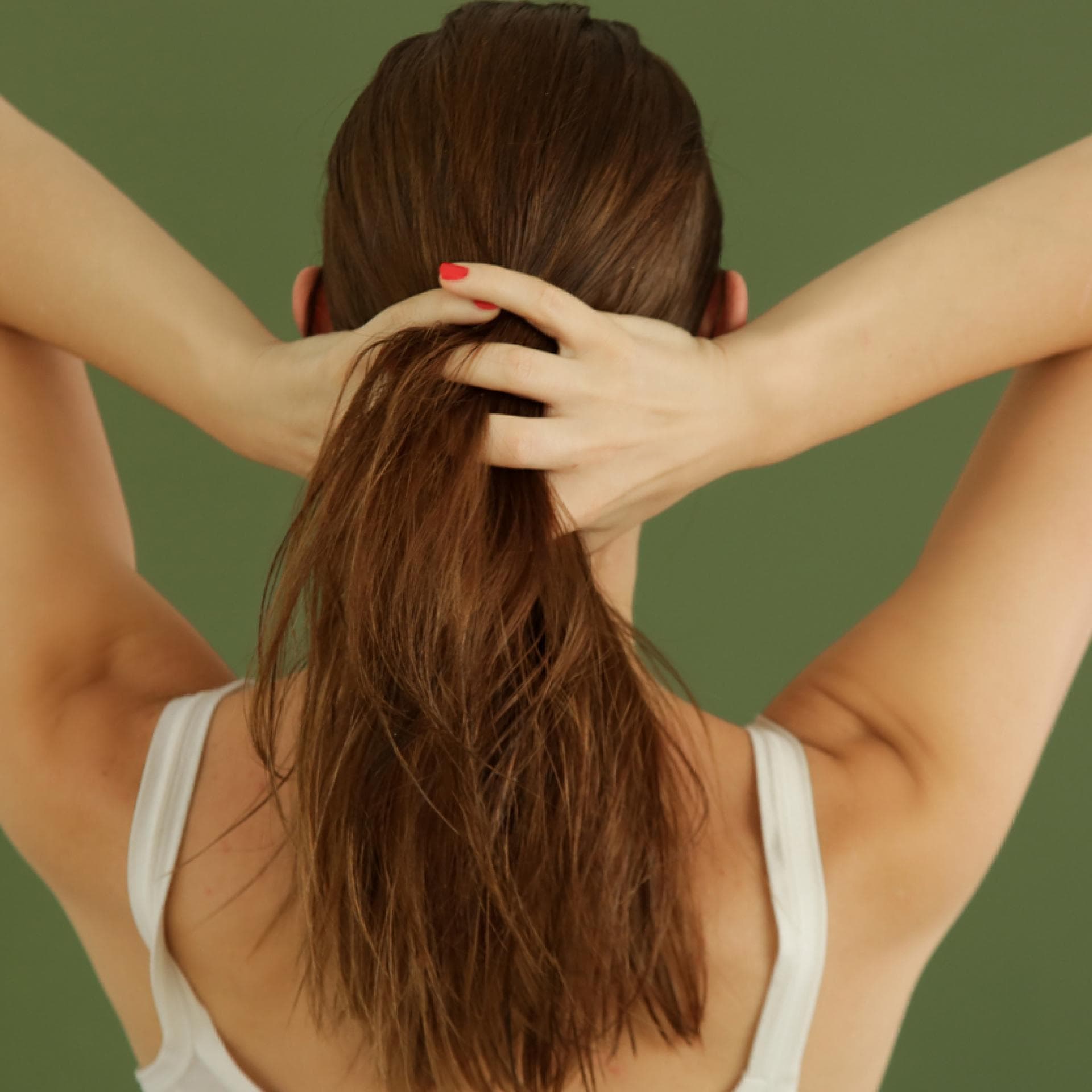 Anti-Frizz: Die besten Tipps & Produkte gegen krauses Haar