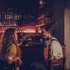 dating couple an der bar 