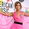 jennifer lopez music awards rosa kleid