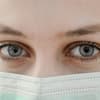 coronavirus frau mit mundschutz