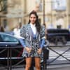 Influencerin mit Halfbun