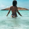 Frau im Meer