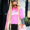 Frau mit Box Braids