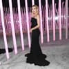 Emma Roberts im schwarzen Kleid