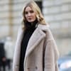 Mandy Bork mit blonden Haaren im Winter