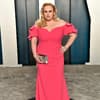 Rebel Wilson in einer pinken Robe