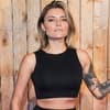 Sophia Thomalla guckt lasziv in die Kamera