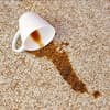 Kaffee auf Teppich ausgelaufen