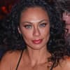 Lilly Becker im roten Kleid 