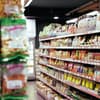Regal im Supermarkt