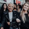 Die Glücks-Sternzeichen des Tages: Frauen laufen und lachen