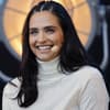 Amira Pocher lächelt in die Kamera