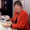 Angela Merkel 1990 roter Anzug