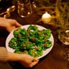 Veganes Weihnachtsessen am Tisch