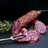 Salami auf einem Tisch 