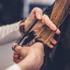 Haare werden geschnitten