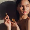 Frau mit Parfum 