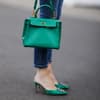 Frau trägt Low heels