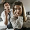 Frau und Mann streiten