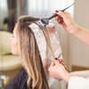 Frau beim Friseur 