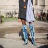 Blaue Overknees-Stiefel