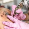 Tattoo wird gestochen