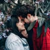 Mann und Frau haben innigen Moment
